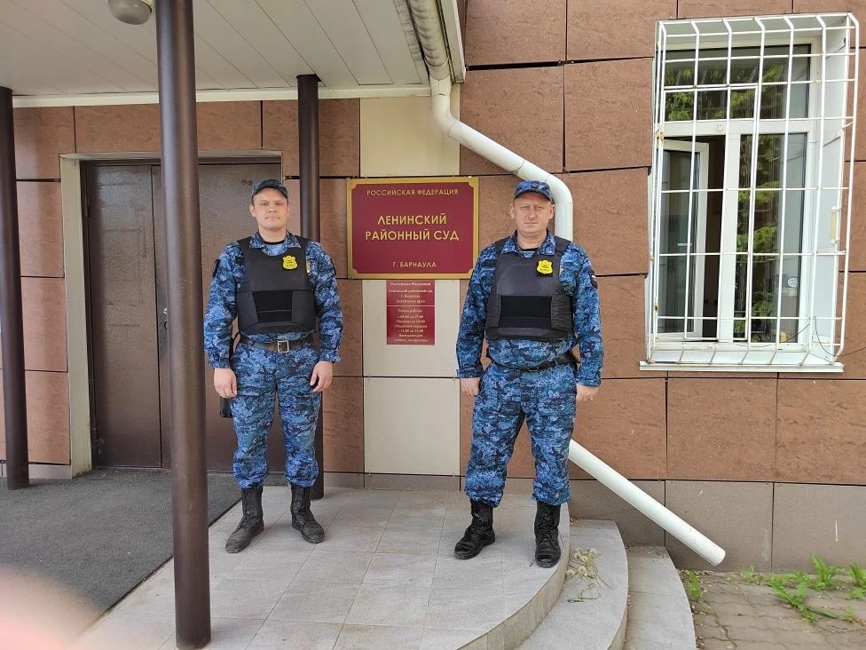 Оперативное реагирование судебных приставов предотвратило пожар в Ленинском районном суде Барнаула