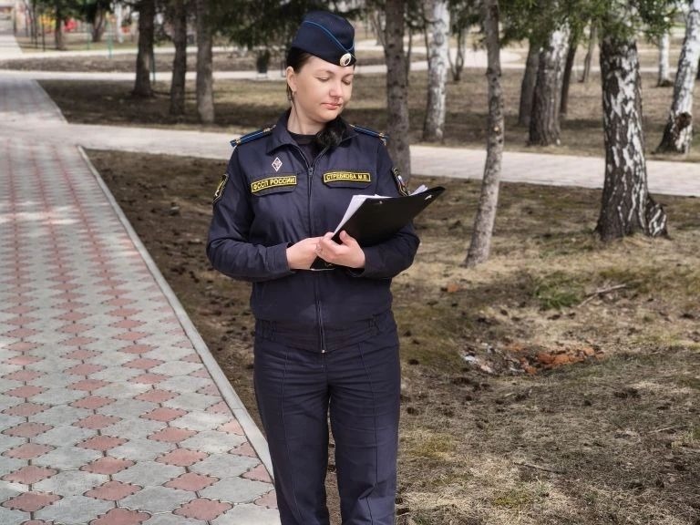 В Советском районе судебные приставы добились полной выплаты компенсации морального вреда семье погибшего водителя.