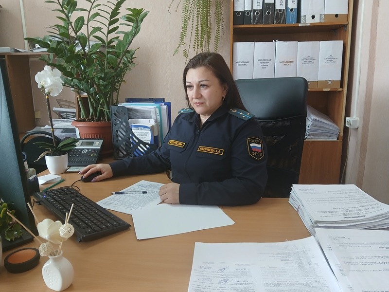 В Тальменском районе судебные приставы добились выплаты долга по зарплате трем местным жителям.