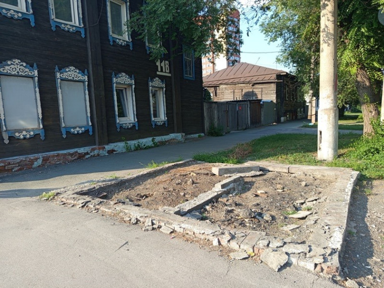 В центре Барнаула судебные приставы освободили городской участок  от незаконного киоска.